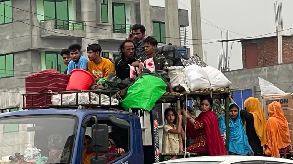 ঈদযাত্রায় ভাড়া তিনগুণ, পিকআপেও জায়গা নেই