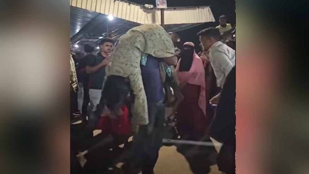 ট্রেনের ধাক্কায় মা-ছেলের মৃত্যু, যে দৃশ্য কাঁদাল সবাইকে