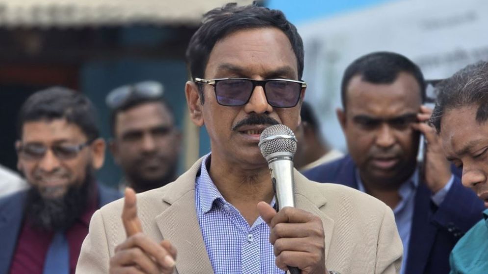 এবার মন্ত্রীকে ‘নবী’ বলে বিতর্কে জেলা পরিষদ প্রশাসক