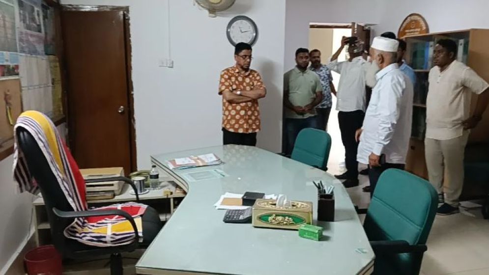 হঠাৎ সরকারি দপ্তরে এমপি, ছুটি থেকে আসেননি বেশিরভাগ কর্মচারী