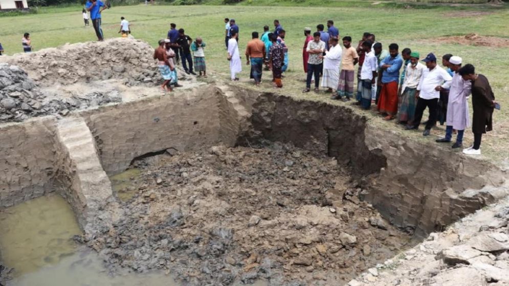 কোরআন ছুঁয়ে শপথ, এরপর মাটিচাপায় মৃত্যু!