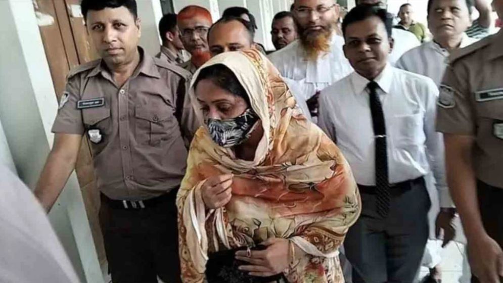 স্বপ্নাকে বারবার বললাম, বইন দরজাটা খোল কিন্তু খোলে নাই