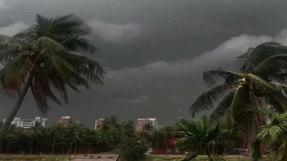 রাতের মধ্যে যেসব অঞ্চলে ৬০ কিমি বেগে ঝড়ের সতর্কতা