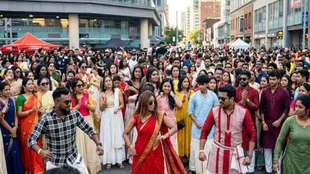 কানাডায় পাবলিক প্লেসে ভারতীয়দের নাচ, নেট দুনিয়ায় সমালোচনার ঝড়