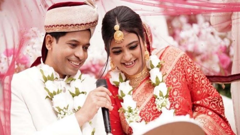 দীপ্তি চোধুরীর জন্মের ৬ বছর আগেই এসএসসি পাশ করেছেন তার স্বামী
