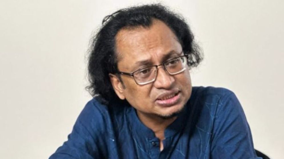 প্রধানমন্ত্রীর তথ্য উপদেষ্টাকে রহস্যজনক কারণে দিল্লিতে ঢুকতে বাধা