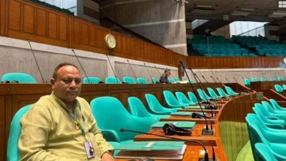 সকালে প্রধানমন্ত্রীর ধমক খেয়ে বিকেলে সংসদে হাজির এমপি