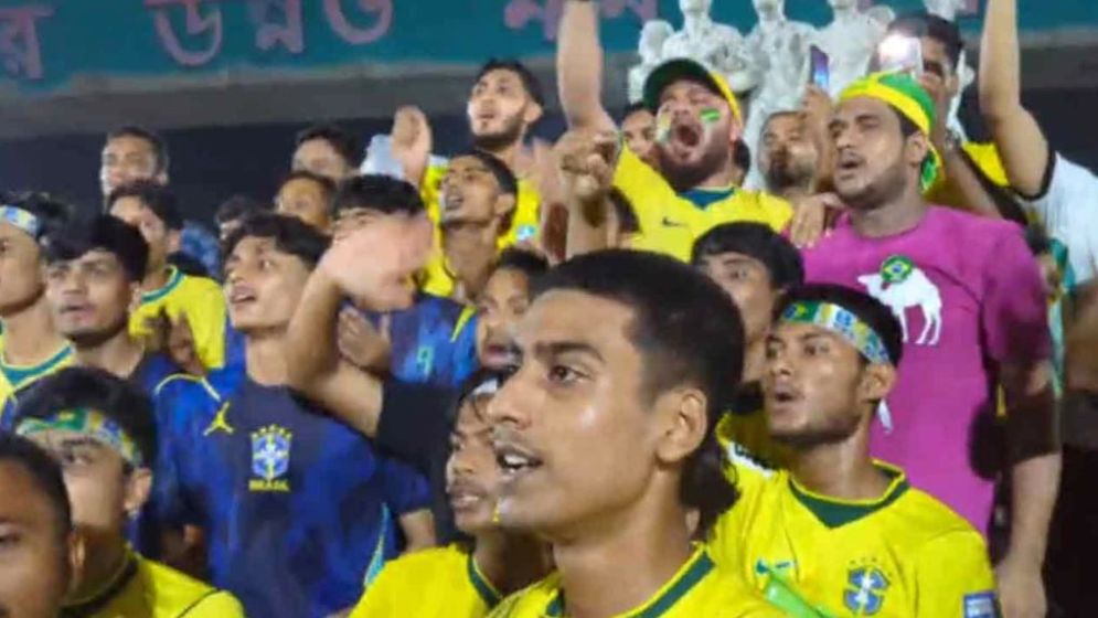 নিষেধাজ্ঞা শিথিল করল ঢাবি কর্তৃপক্ষ, টিএসসিতে ব্রাজিল ভক্তদের ঢল