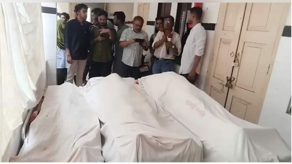 মা ও ছোট বোনসহ ঢাবি ছাত্রীকে কুপিয়ে হত্যা, আশঙ্কাজনক মেজো বোনও