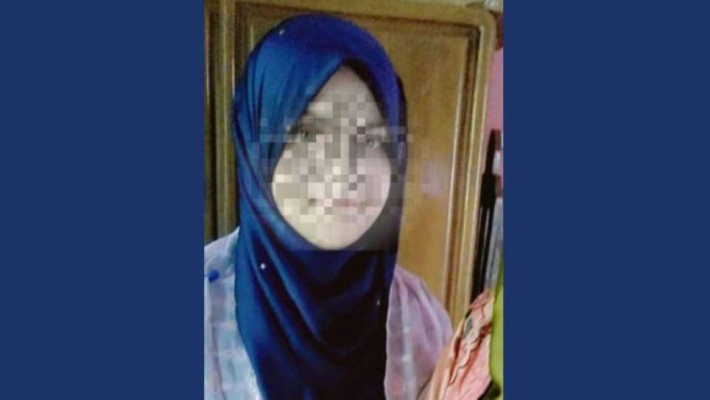 সন্তানকে পাশে রেখে গলায় ফাঁস দিলেন মা, শিশুর কান্নায় ঘুমভাঙল সবার