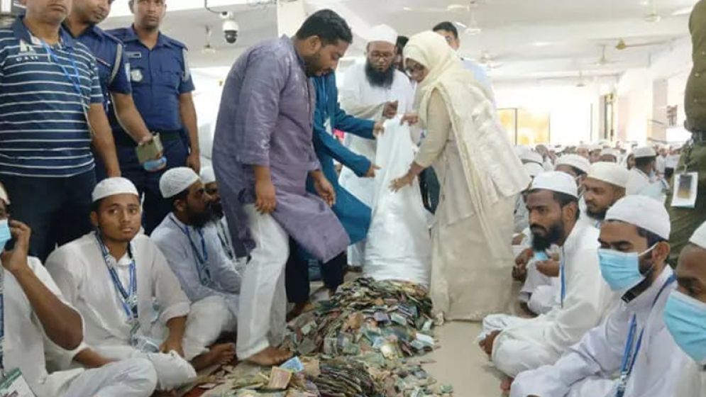 পাগলা মসজিদের ১৩ দানবাক্সে মিলল রেকর্ড ৪৩ বস্তা টাকা