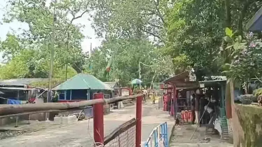বাংলাদেশি পর্যটকদের জন্য মুখিয়ে পশ্চিমবঙ্গের সীমান্তবর্তী ব্যবসায়ীরা