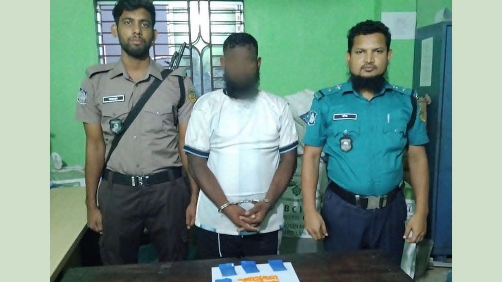 ইয়াবাসহ আটক আর্জেন্টিনার সমর্থকের জার্সি বদল নিয়ে তোলপাড়