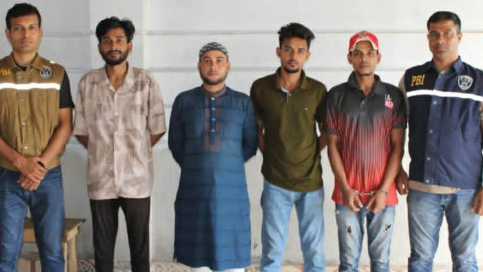 মাকে ‘ধর্ষণের’ অভিযোগ তোলে যুবককে গলা কেটে হত্যা করলো চার ভাই