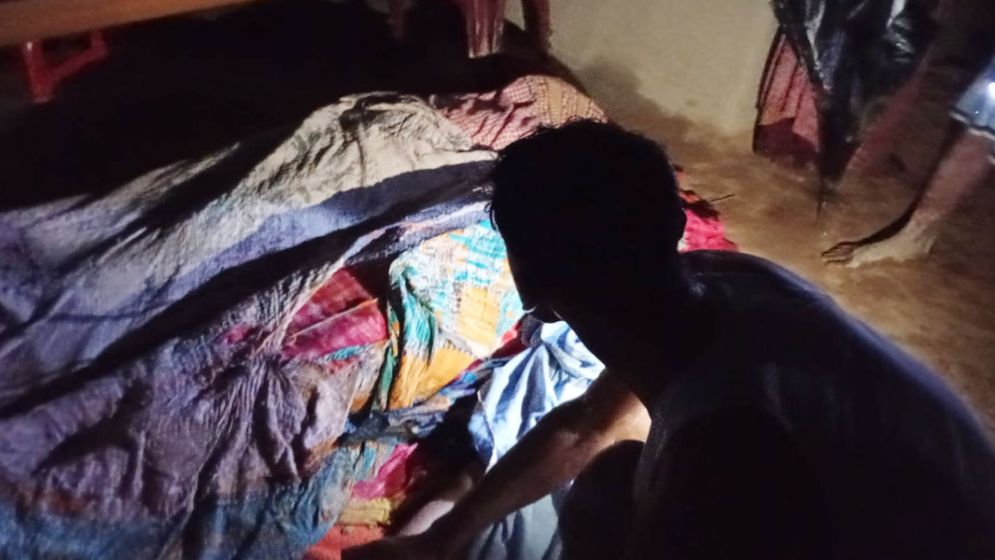 ঘুমন্ত অবস্থায় স্বামী-স্ত্রী-সন্তানসহ নিহত ৫