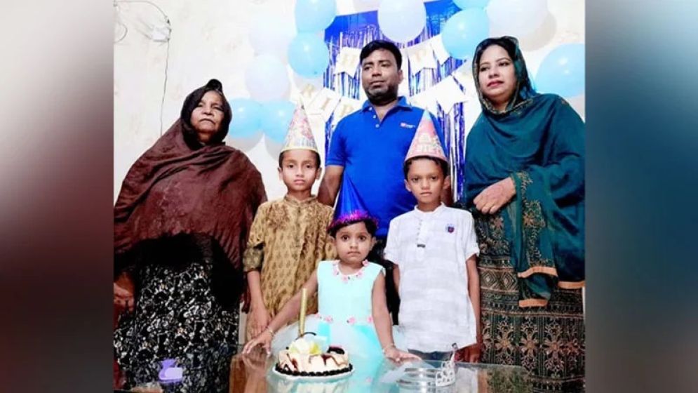 দরজা খুলেই দেখলেন শাশুড়ির রক্তাক্ত লাশ