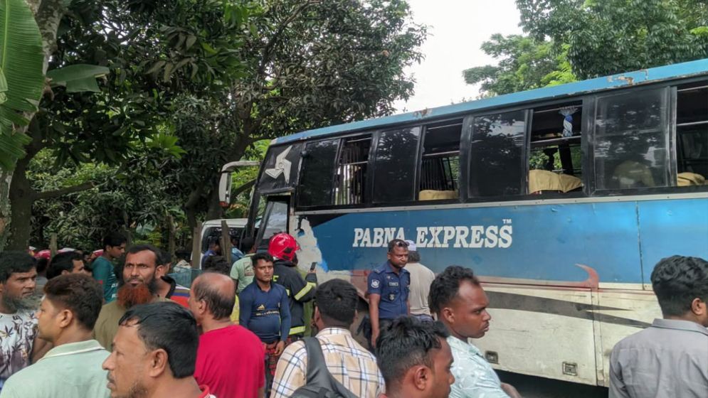 একটি নয়, বাড়িতে এলো তিনটি মরদেহ