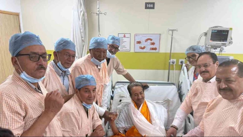 ২৬ দিনের অনশন ভাঙলেন সোনাম ওয়াংচুক