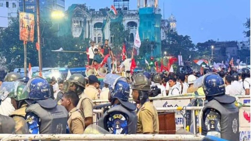 শিক্ষামন্ত্রীর পদত্যাগ দাবিতে উত্তাল কলকাতা