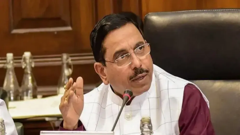 ভারতে নতুন শিক্ষামন্ত্রীকে কতটা জানেন?