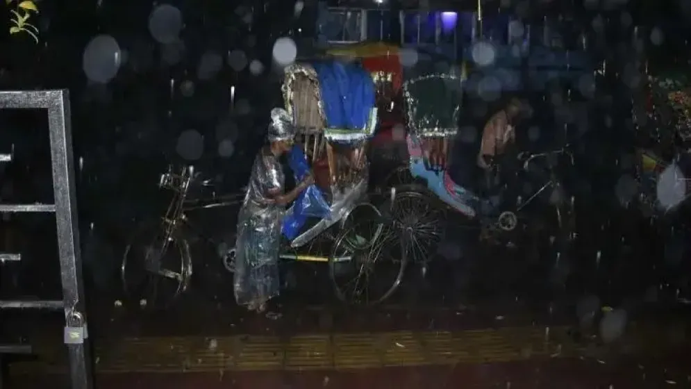 রাতের মধ্যে ঢাকায় হালকা বৃষ্টি হতে পারে
