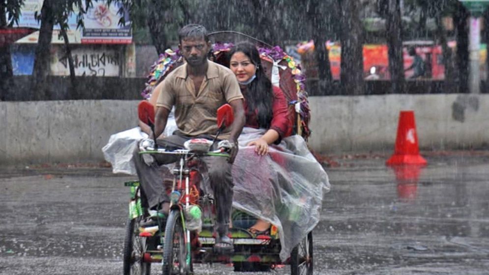 দুপুরের মধ্যে দেশের ৮ জেলায় বজ্রবৃষ্টির আভাস