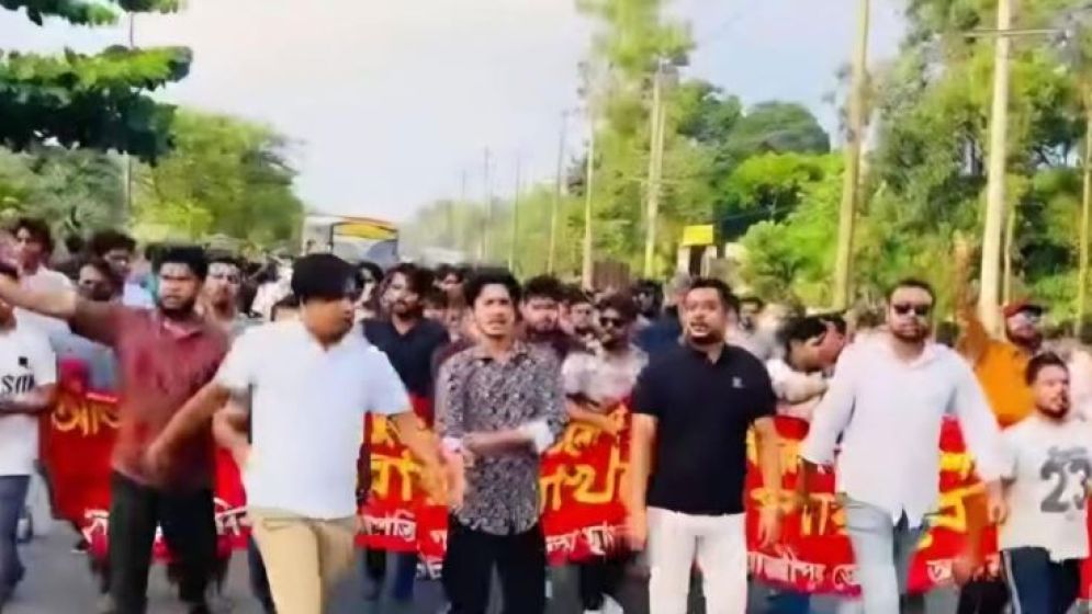 গাজীপুরে নিষিদ্ধ ঘোষিত ছাত্রলীগের ঝটিকা মিছিল