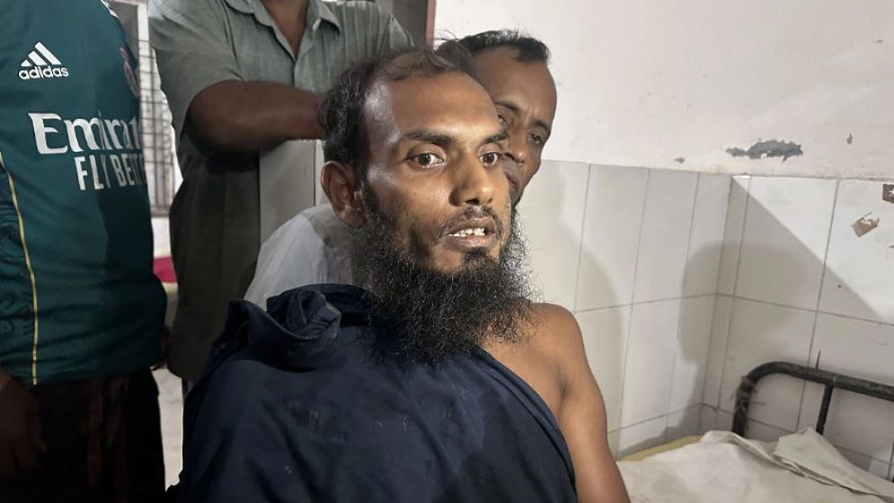 পরকীয়ার অভিযোগে জামায়াত নেতাকে মারধর