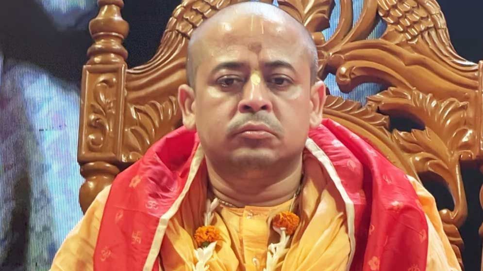 হত্যাচেষ্টা ও ভাঙচুরের ২ মামলায় চিন্ময় কৃষ্ণের জামিন, তবে মিলছে না মুক্তি