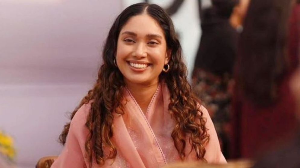লাইনে দাঁড়িয়ে পরীক্ষা দিয়ে ড্রাইভিং লাইসেন্স নিলেন জাইমা রহমান