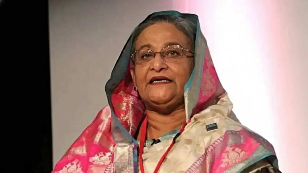 বিমানে ওঠার আগেও আন্দোলনের সর্বশেষ পরিস্থিতি সম্পর্কে জানতে চান হাসিনা