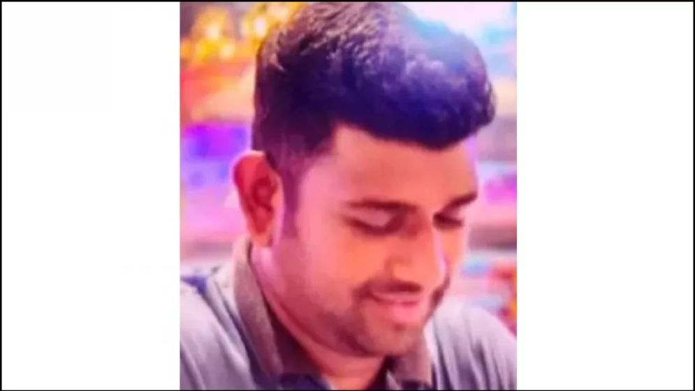 এক মন্তব্যের জন্য সরকারি কর্মচারীকে স্ট্যান্ড রিলিজ, কী লিখেছেন?