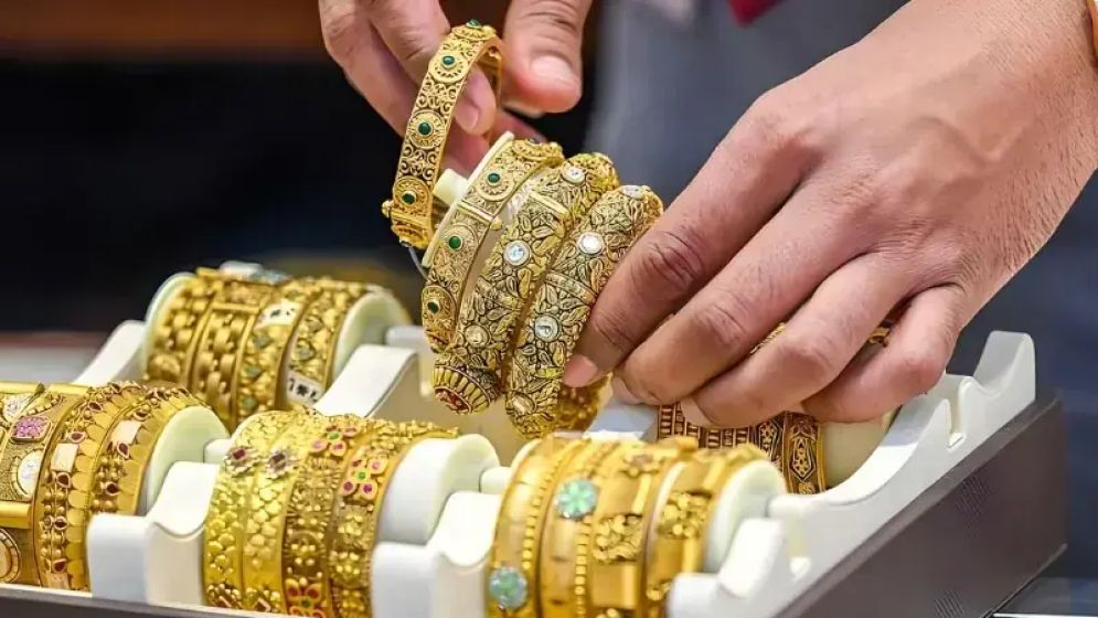 বিশ্ববাজারে ৭ সপ্তাহের মধ্যে সর্বোচ্চ দামে পৌঁছাল স্বর্ণ, দেশে কত