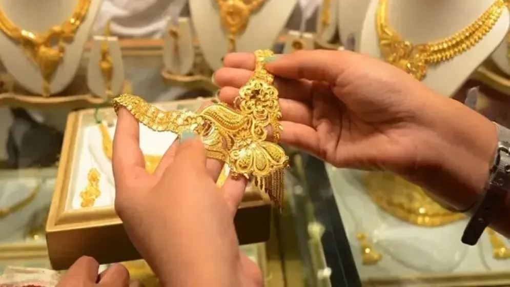 এক লাফে সোনার দাম বাড়লো ৯৮৫৬ টাকা 