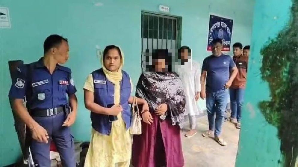বাড়িতে নীল ভিডিও তৈরি; ৪ তরুণী উদ্ধার, স্বামী-স্ত্রী ও ছেলেসহ আটক