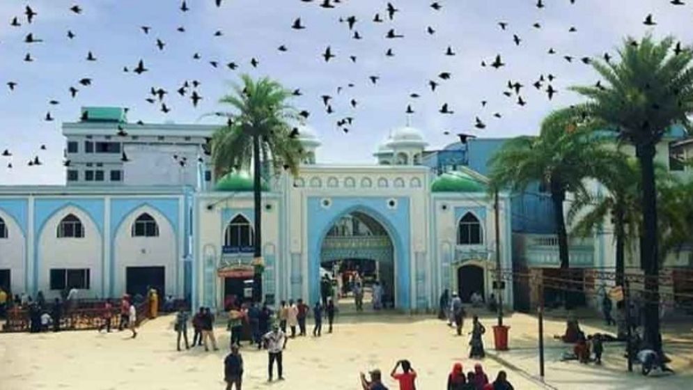 মাজার জিয়ারতের উদ্দেশ্যে সফর করা কি জায়েজ? ইসলাম কী বলে