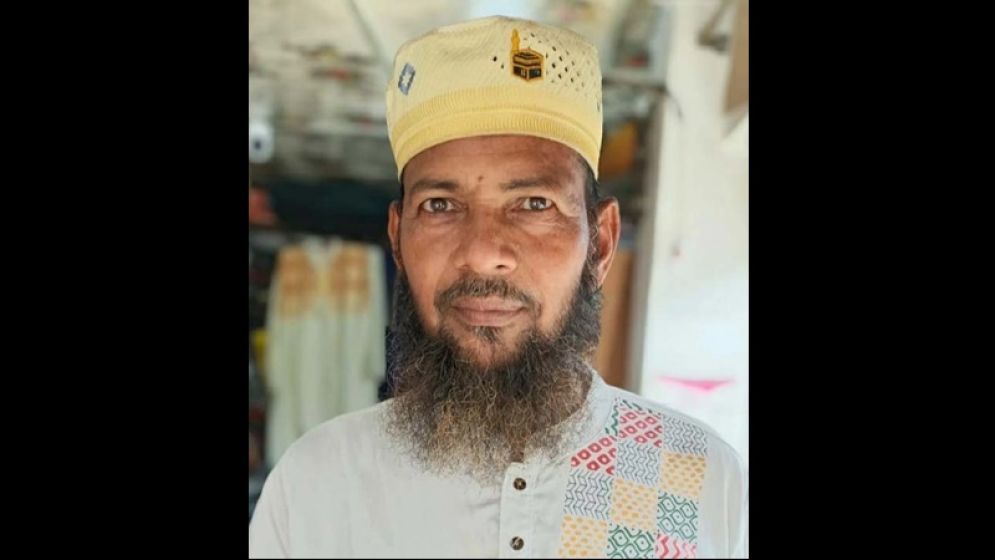 ৫৪ বছর বয়সে এসএসসি পাশ করলেন আলী আকবর
