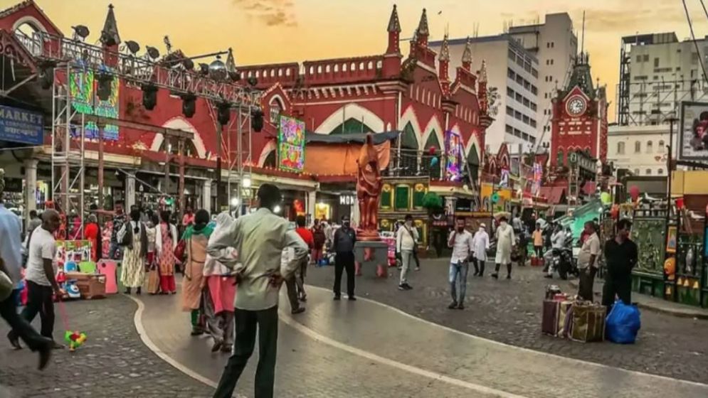 বাংলাদেশি পর্যটকে জমজমাট শহর কলকাতা, প্রাণ ফিরছে নিউ মার্কেটে