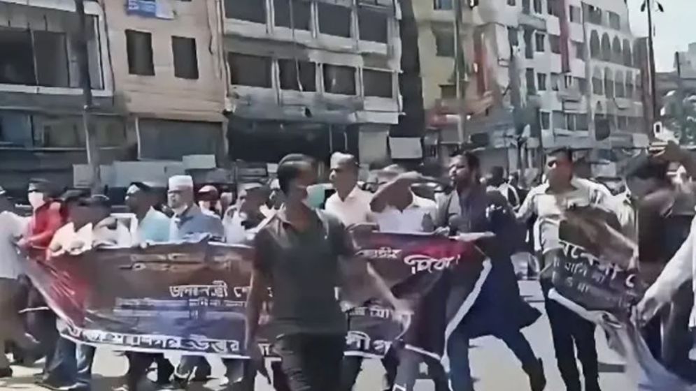 রাজধানীতে আওয়ামী লীগের মিছিলের প্রস্তুতি, ককটেল বিস্ফোরণ