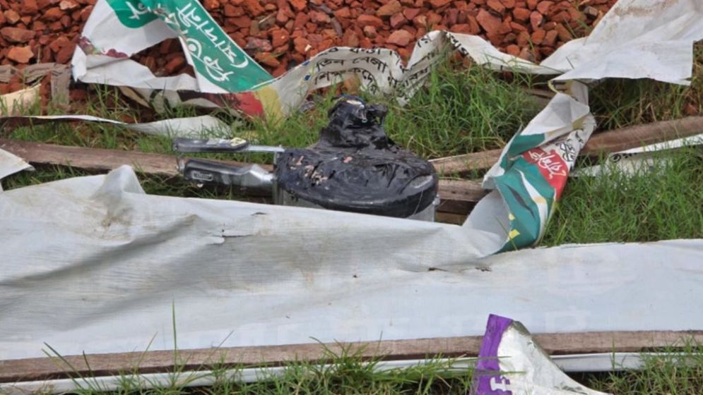 সাভারের মসজিদের মাঠে বোমাসদৃশ প্রেসার কুকার, ঘিরে রেখেছে পুলিশ