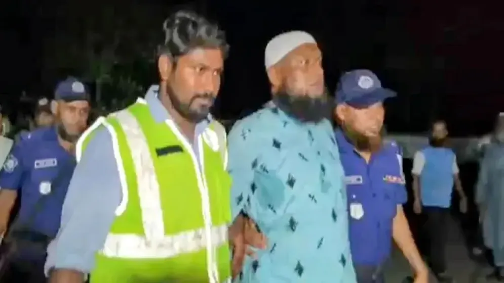 বাবার জানাজায় প্যারোলে মুক্তি, দাফন শেষে ফের কারাগারে ছাত্রলীগ নেতা