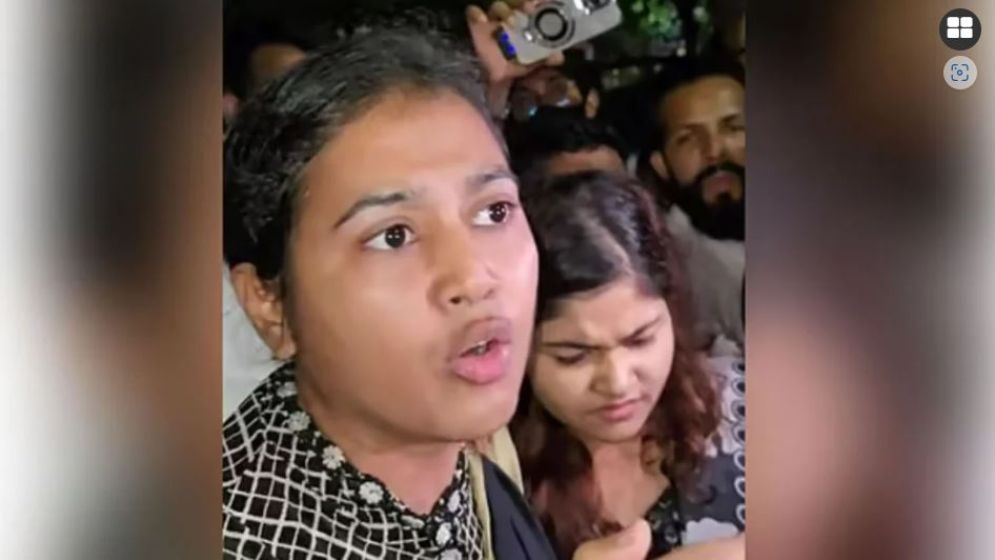 দুই তরুণীকে ৬ মাস আগের মামলায় গ্রেপ্তার দেখাল পুলিশ