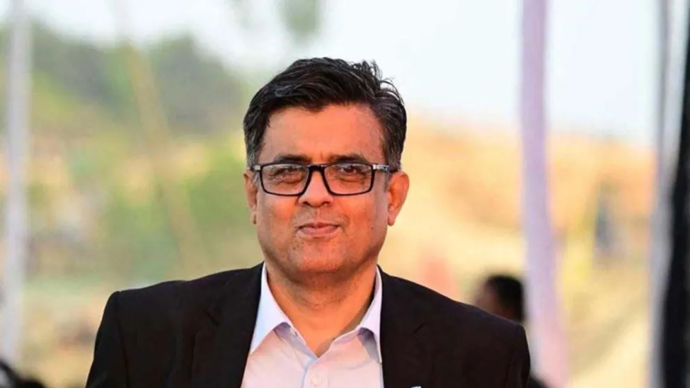 ডারউইন জয়ের পর সাকিবকে খোঁচা দিয়ে শফিকুলের এক লাইনের স্ট্যাটাস
