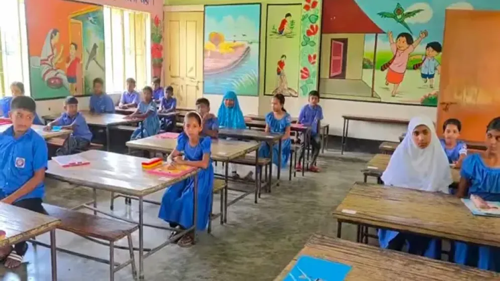 প্রাথমিকের প্রশ্নপত্রে বিভ্রাট, ভোগান্তিতে পরীক্ষার্থীরা