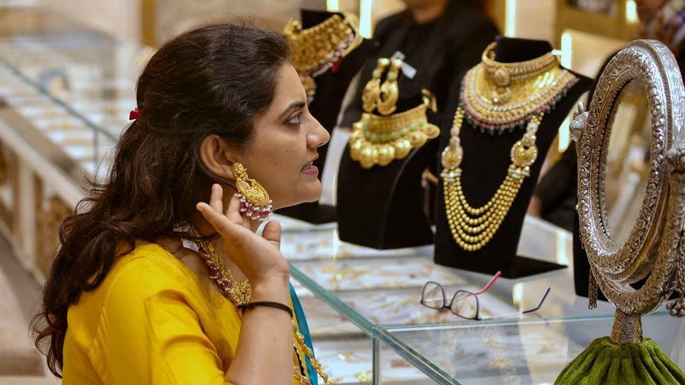 বিশ্ববাজারে ফের বাড়ল স্বর্ণের দাম, বাংলাদেশি টাকায় কত?