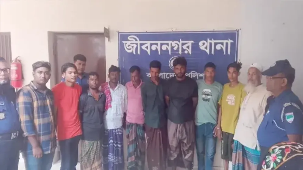 চুয়াডাঙ্গায় ভারতীয় নাগরিককে আটকের পর পুলিশে দিলো জনতা