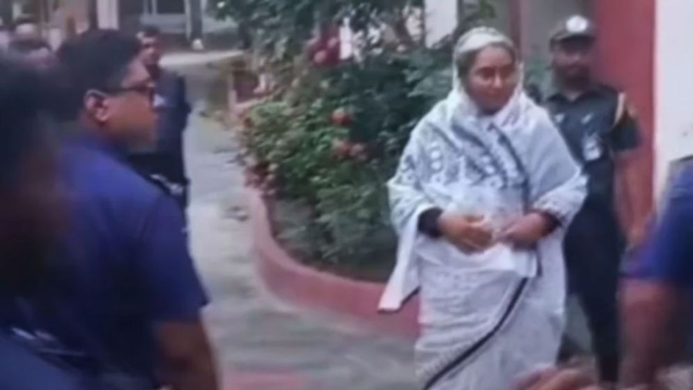 স্বামীকে শেষ বিদায় জানাতে প্যারোলে মুক্তি পেলেন দীপু মনি