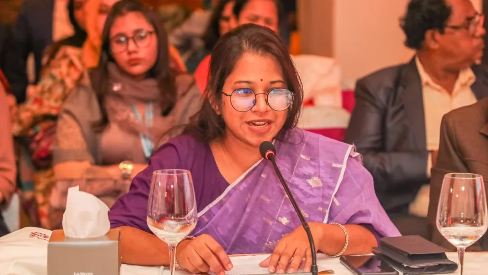 মধ্যরাতে মনিরা শারমিনের ইঙ্গিতপূর্ণ পোস্ট