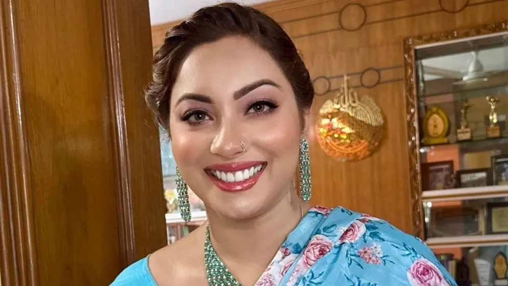 হোয়াটসঅ্যাপ নম্বর ও আইডি কার্ড চেয়ে মেঘনা আলমের স্ট্যাটাস ভাইরাল