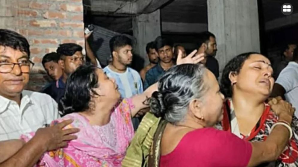 দুদিন ধরে বোনকে ফোন দিয়ে পাচ্ছিলেন না, বাসায় এসে দেখলেন সবাই লাশ